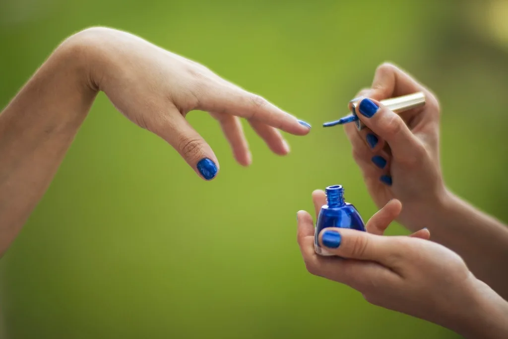 Esmaltado en azul eléctrico